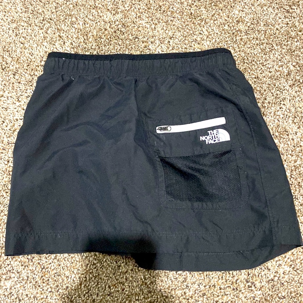 •Girl 10/12 North face Black Skirt
